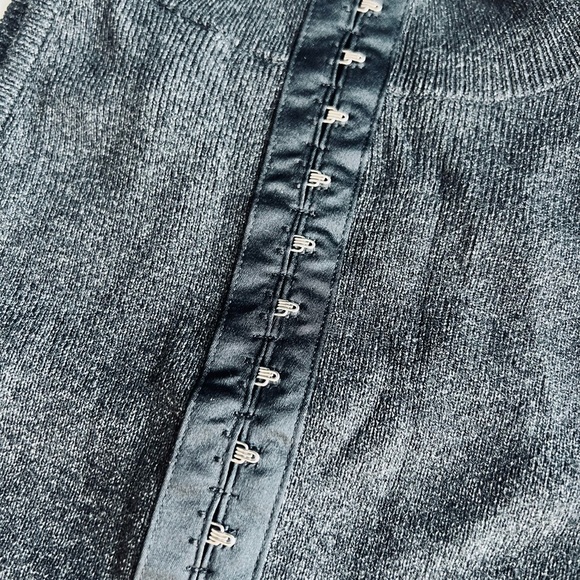 BNWT Victoria Secret Cropped Sweater Halter with Hook-and-Eye Back Closure - Picture 4 of 5